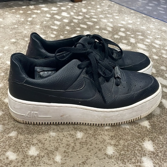 Nike Air Force 1 - Picture 2 of 4